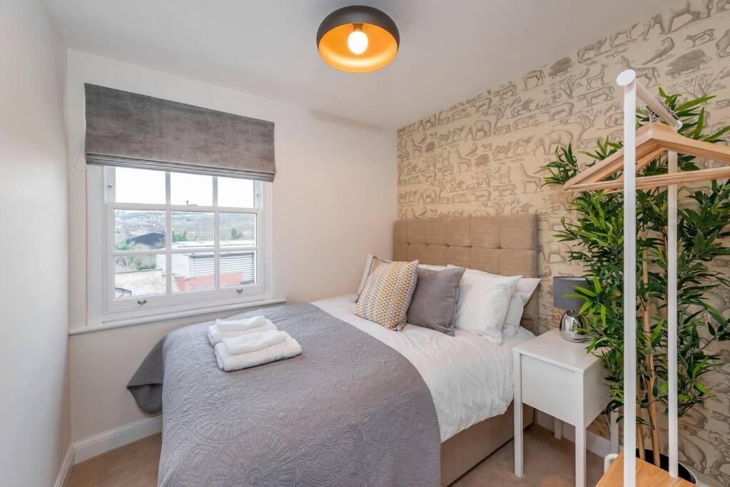 Fantastic 3-Bed House With Parking Villa Bath Exteriör bild