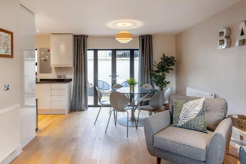 Fantastic 3-Bed House With Parking Villa Bath Exteriör bild